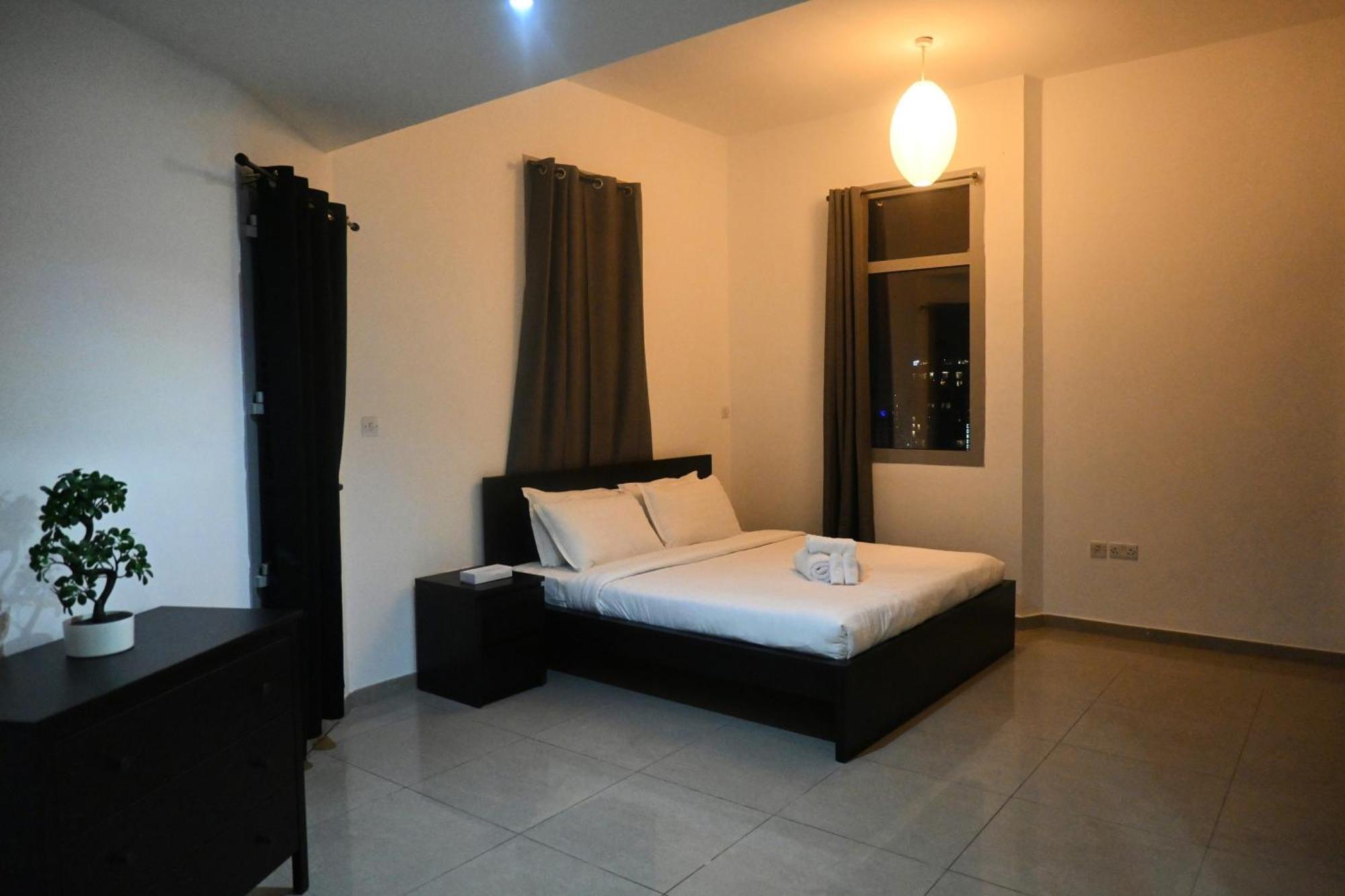 Apartment Marina Wharf With A View! Great For Groups! Near The Beach, Many Activities *